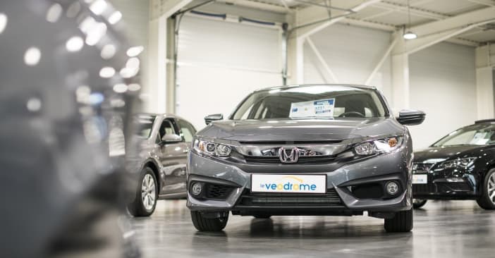 voiture d'occasion dans une concession leveodrome