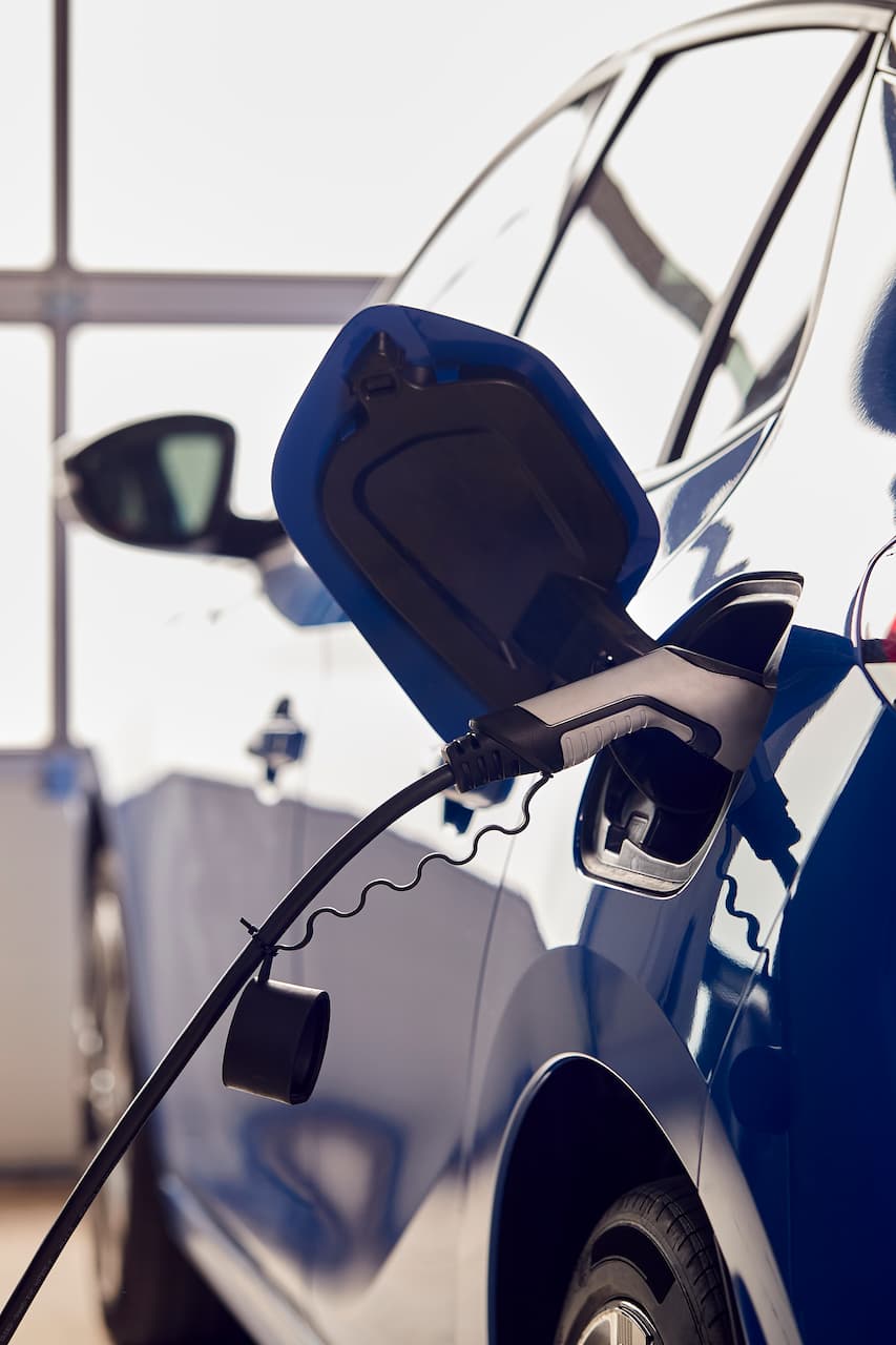 Voiture électrique en charge