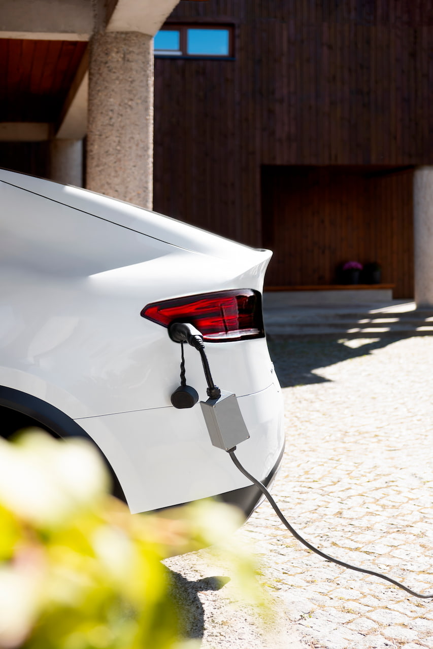 Voiture electrique en charge